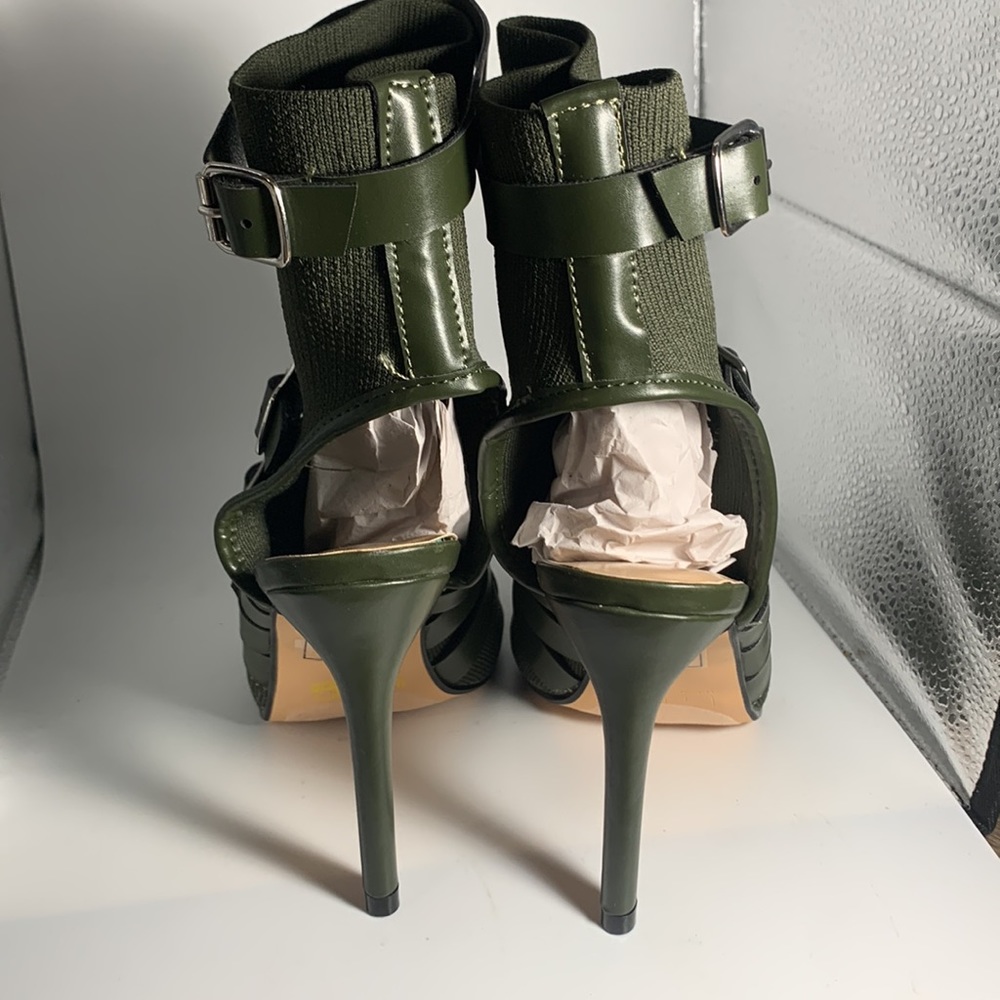 Nicole Miller NWOT Peep Toe buckled high heels size 8 - Picture 4 of 5